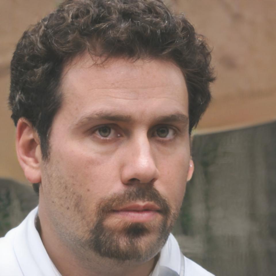 Retrato profesional de Enrique Valdés